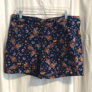 St. John’s Bay Women’s Mid Rise Short Size 14 with 5” Inseam Navy Floral cotton